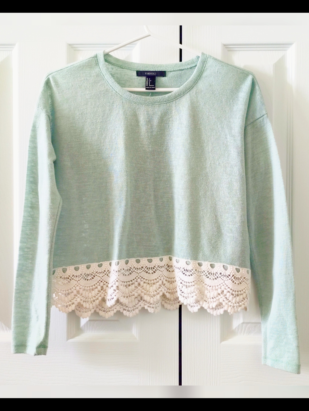 3$25 - Forever 21 Green Cropped Long Sleeve with Lace Trim